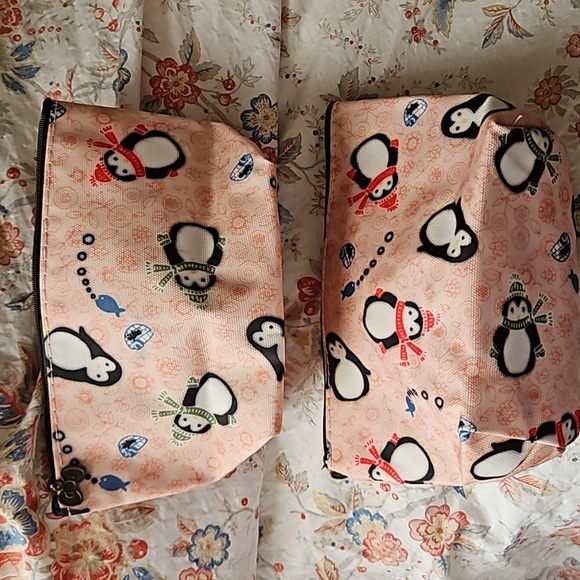 Hanpinhui Penguin cosmetic pouches - Picture 3 of 5